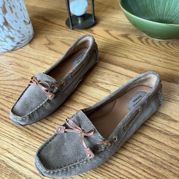 Clarks Shoes - Clarks Shoes Women’s 7 Artisan Taupe Suede Leather Driving Loafers Moccasin